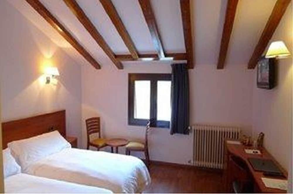 Hotel & Spa Niunit El Serrat Ngoại thất bức ảnh