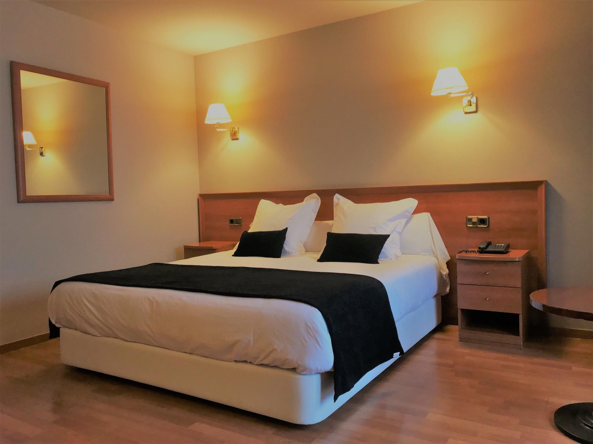 Hotel & Spa Niunit El Serrat Ngoại thất bức ảnh