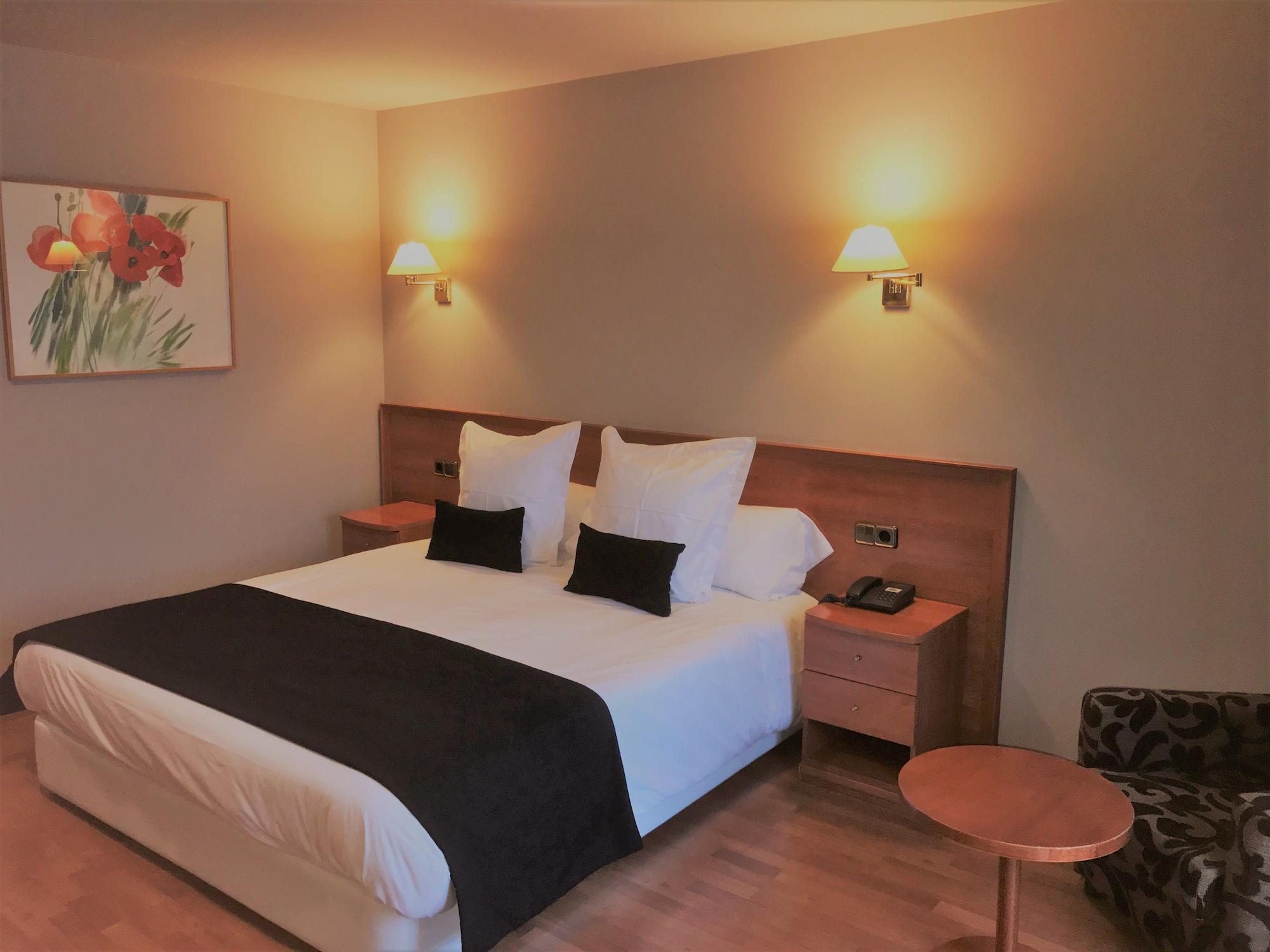 Hotel & Spa Niunit El Serrat Ngoại thất bức ảnh