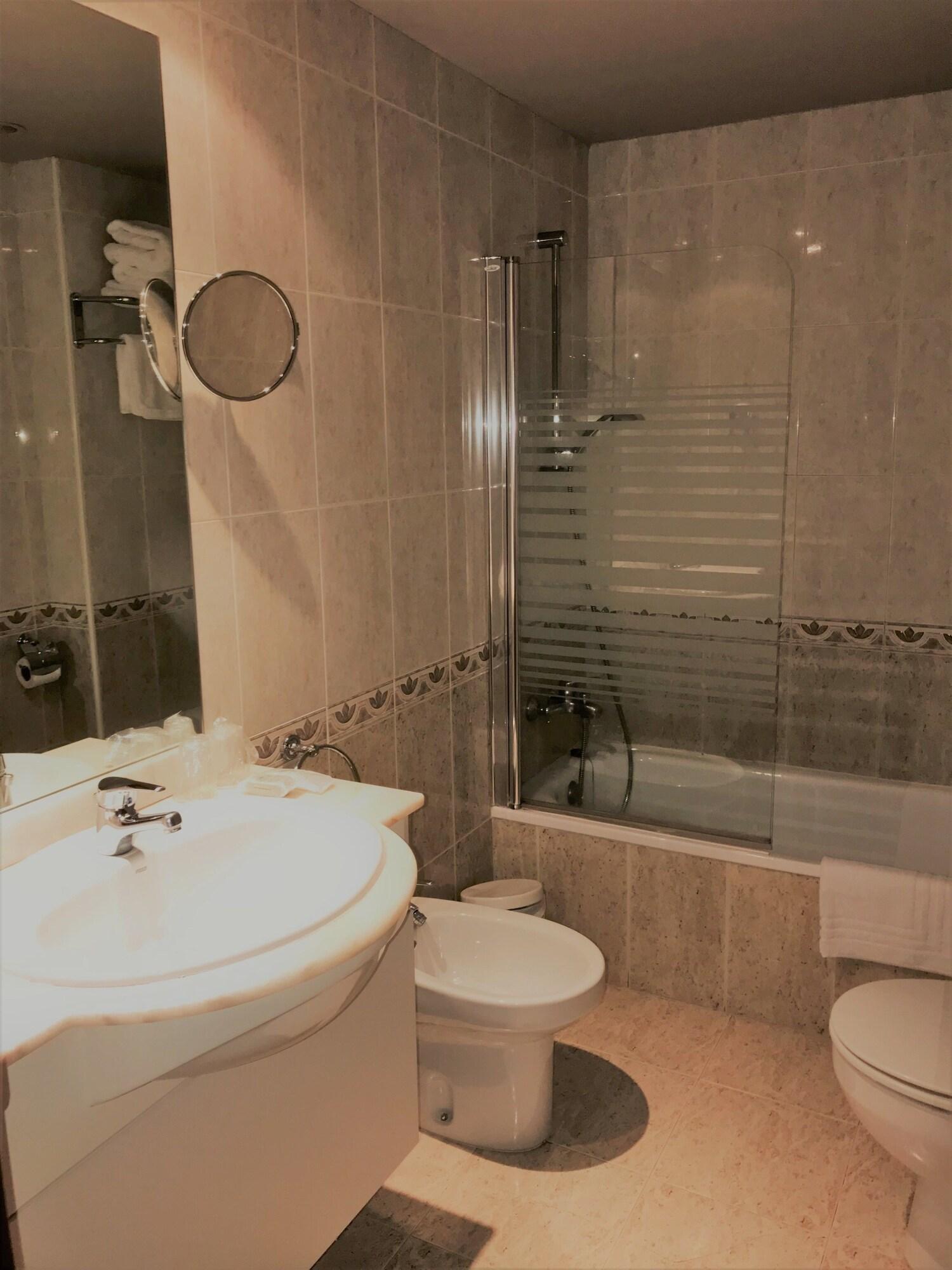 Hotel & Spa Niunit El Serrat Ngoại thất bức ảnh
