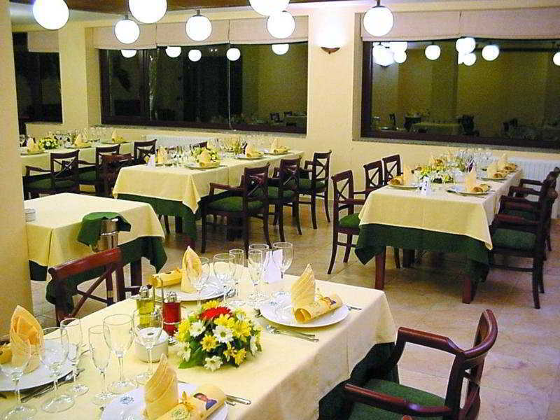 Hotel & Spa Niunit El Serrat Nhà hàng bức ảnh