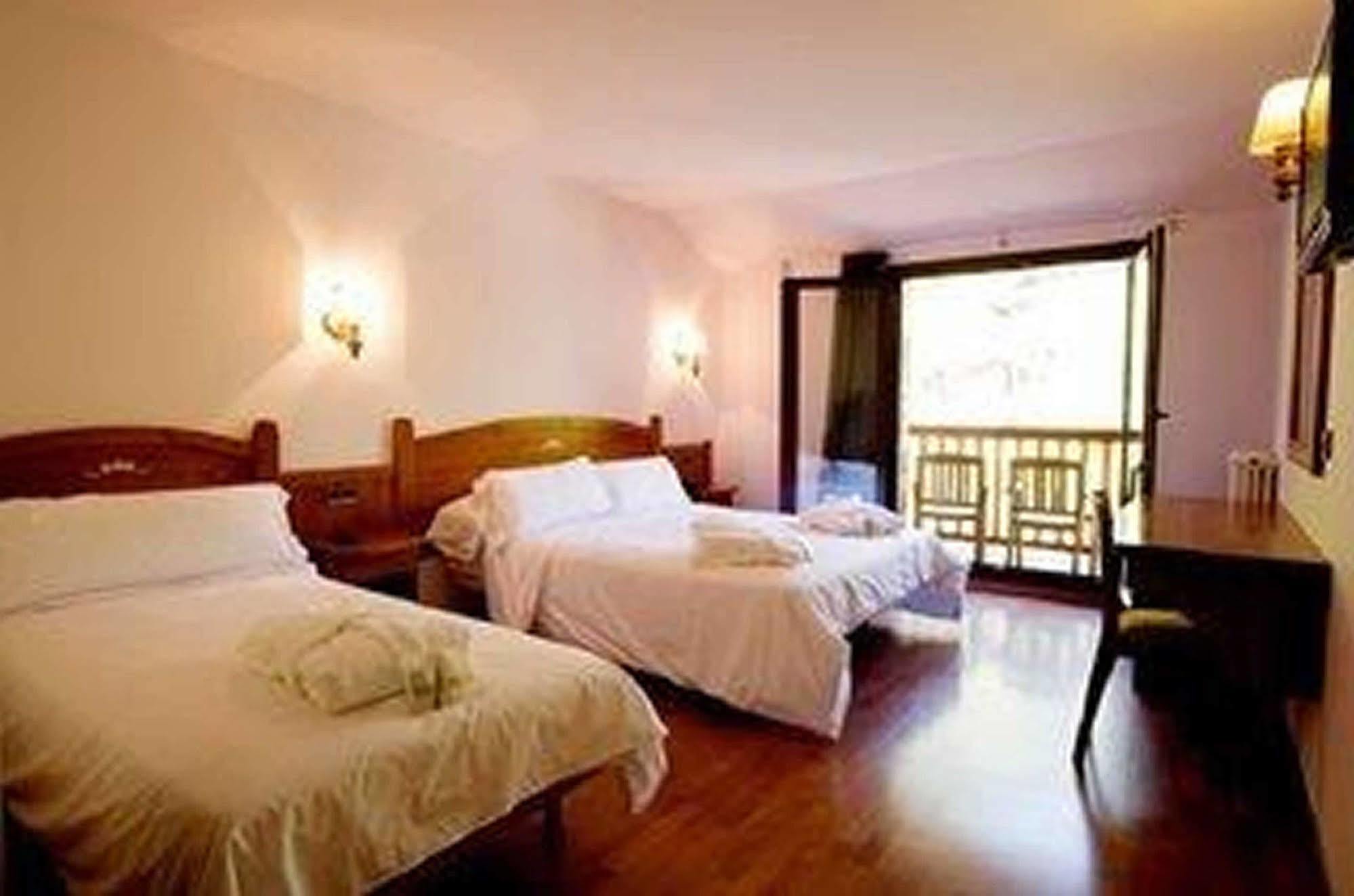 Hotel & Spa Niunit El Serrat Ngoại thất bức ảnh